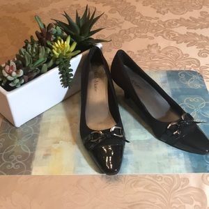 Classic Kelly & Katie Black Pumps